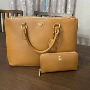 Tan Tory Burch Purse & Wallet